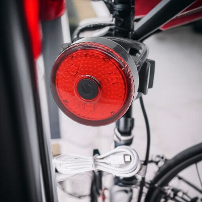 Pendentif_lumineux-de-securite-rouge-avec-fil-usb